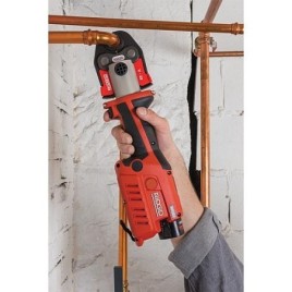 Sertisseuse RIDGID RP241 12V avec 2x 2,5 Ah batteries et chargeur